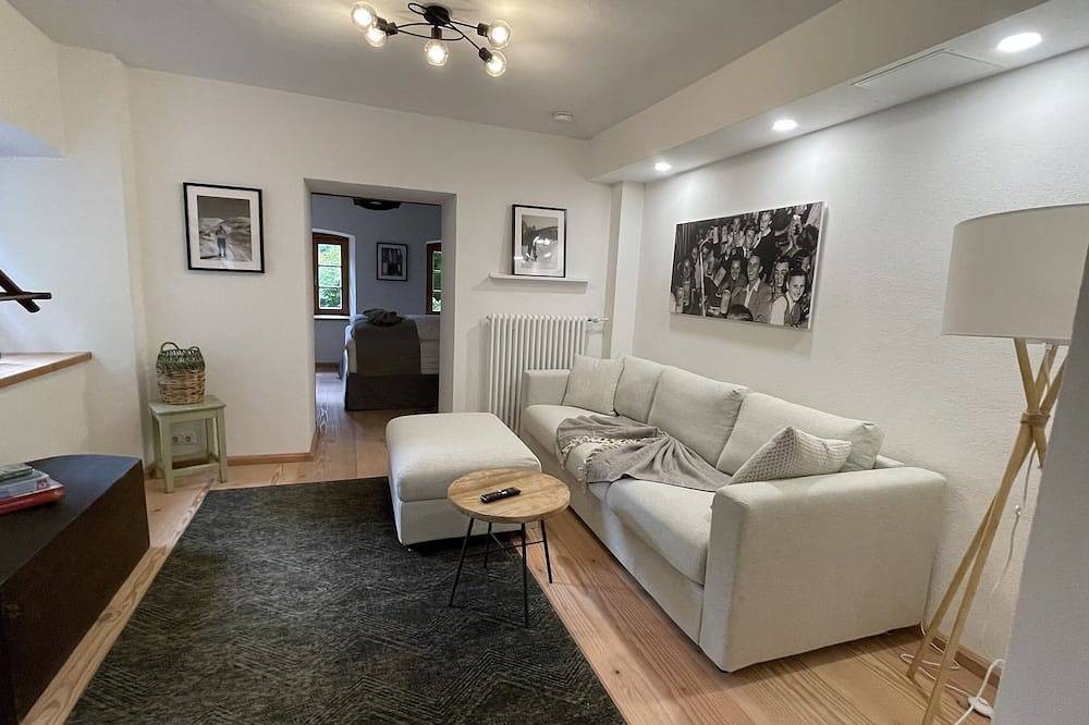 Ganze Wohnung, Wundervolle Erdgeschosswohnung mit Blick ins Grüne in Marquartstein, Bayerische Alpen