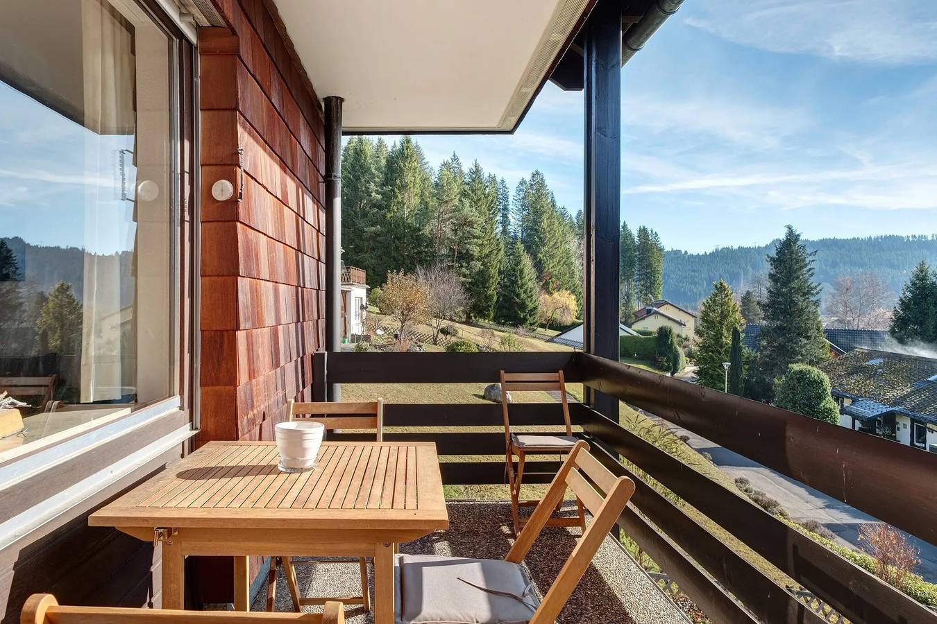 Ολόκληρο το διαμέρισμα, Lotti Apartment with Mountain Views, Balcony, and Wi-Fi in Suedlicher Schwarzwald, Titisee-Neustadt