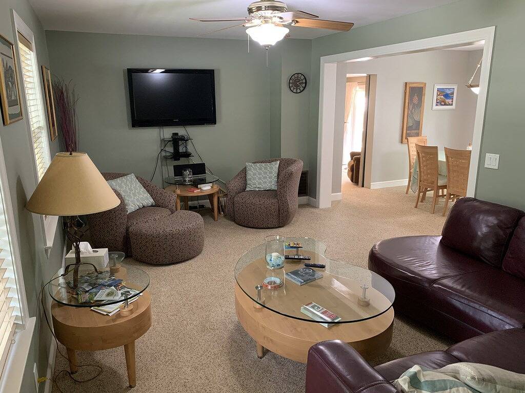 Genießen Sie das Beste aller Jahreszeiten in diesem Haus mit 4 Schlafzimmern, nur wenige Minuten vom Wasser entfernt. in Moultonborough, Lake Winnipesaukee