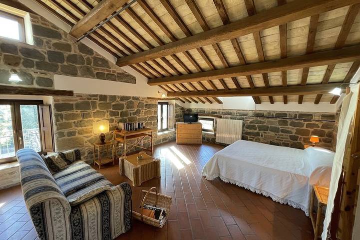Large Group Retreat with Pool in Amandola, Monti Sibillini National Park