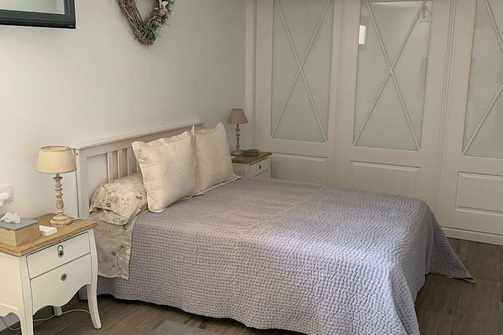 Beautiful house with swimming pool close to Puy du Fou and Toledo in Duivenhoek, Argés