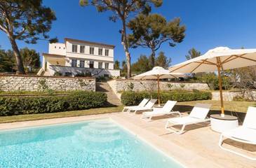 Cottage pour 10 personnes, avec piscine ainsi que jardin et vue dans Calanque de Port-Miou