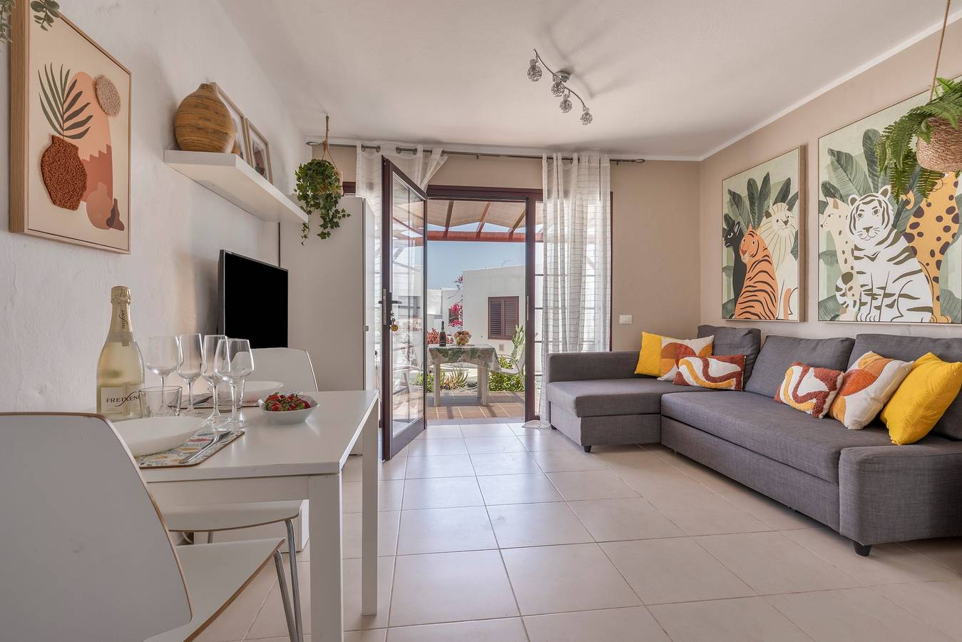 Ferienhaus „Oasis“ mit Gemeinschaftspool, privater Terrasse und Wlan in Caleta de Fuste, Antigua