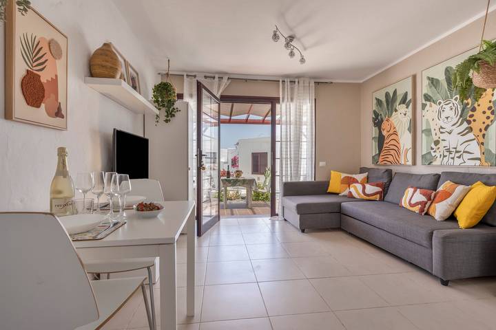 Vacation Home 'Oasis' with Shared Pool, Private Terrace and Wi-Fi in Caleta de Fuste, Antigua