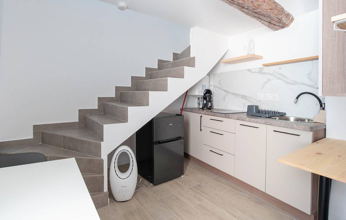 Ganze Ferienwohnung, Gemütliche Wohnung mit WiFi & Parkplatz, Nähe Stadtzentrum in Solliès-Pont, Toulon Region