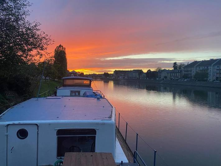 Bateau pour 2 personnes, avec terrasse et vue dans 