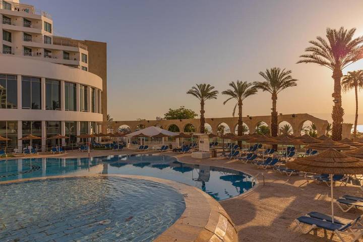 Hôtel pour 2 personnes, avec sauna et jacuzzi ainsi que piscine et jardin