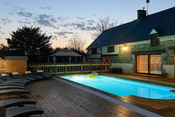 Gîte pour 6 personnes, avec piscine et jardin ainsi que balcon et sauna dans la Manche