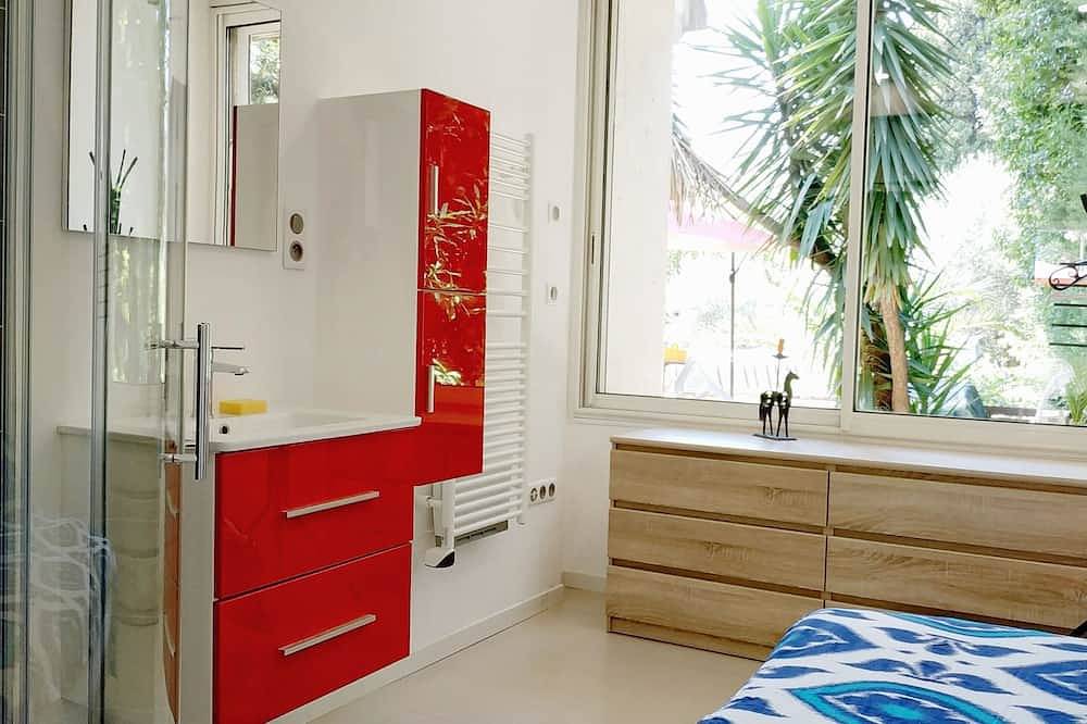 Appartement entier, Rdj Villa Bord De Mer 50 M De La Plage A Boulouris in Boulouris, Saint-Raphaël