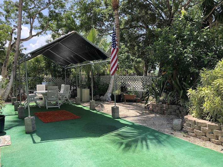 Vacation rental for 6 people, with yard and terrace as well as hot tub in Key Largo