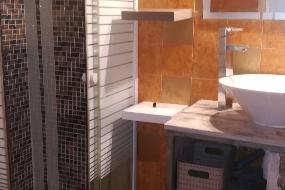 Entire apartment, Studio with large terrace and beautiful view (fort and sea) in Saint-Florent, Calvi region