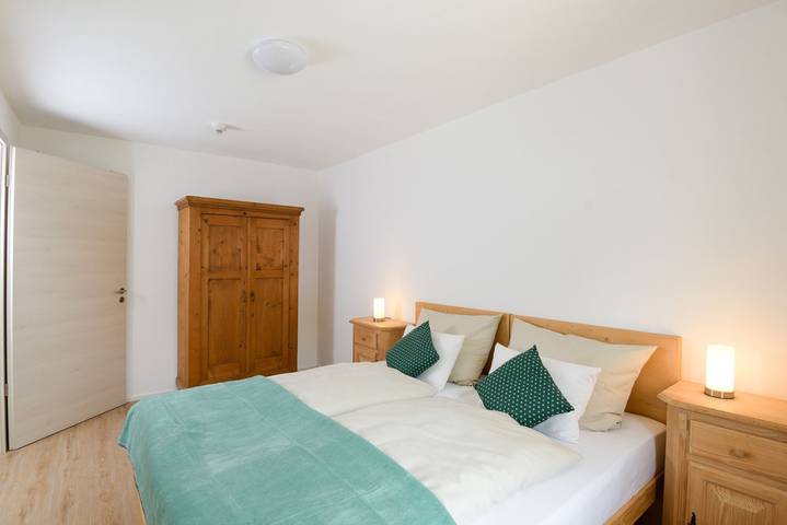 Hel lejlighed, Apartment 5 – Well-Equipped Kitchen, Spacious Outdoor Area, and Beautiful Nature Views in Kirchseeon, Oberbayern