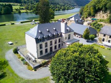 Cottage pour 20 personnes, avec piscine ainsi que jardin et jacuzzi à Vireux-Wallerand