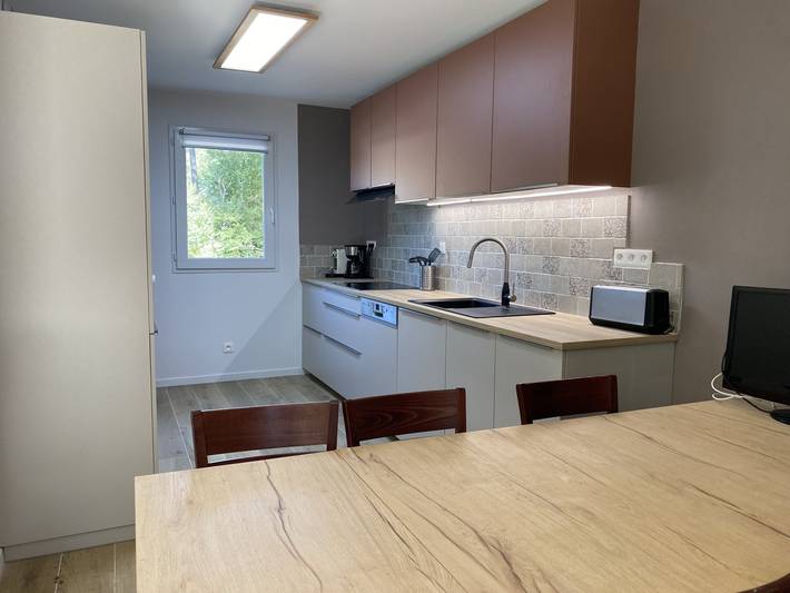 Gîte pour 8 personnes, avec jardin ainsi que terrasse et piscine dans Lac de Lacanau - 3