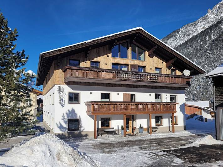 Ferienhaus für 11 Personen, mit Balkon und Garten sowie Ausblick in Bichlbach - 3