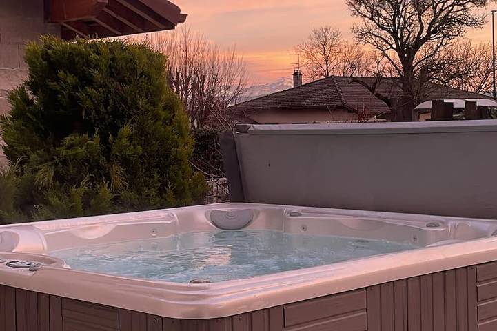 Maison de vacances pour 6 personnes, avec jacuzzi ainsi que jardin et balcon