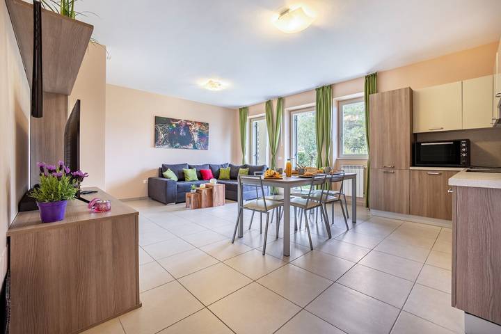 Ferienwohnung für 4 Personen, mit Garten und Seeblick in Tignale - 2