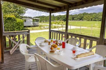 Camping pour 6 Personnes dans Sainte-Catherine-de-Fierbois, Région de Chinon, Photo 4