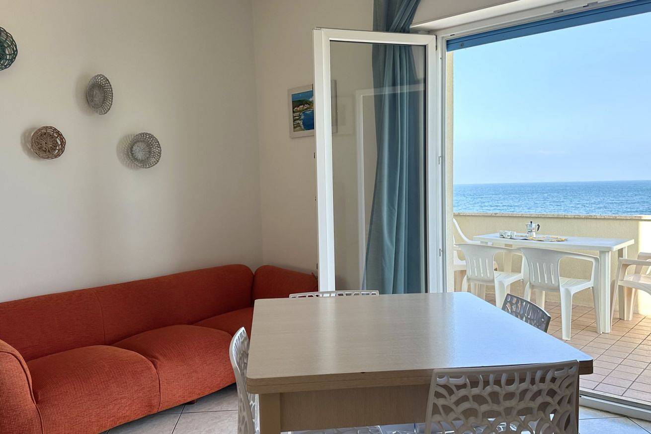 Apartamento entero, Rs321 - Marcelli, three-room apartment facing the sea with beach included in Marcelli, Riviera del Conero