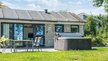 Ferienhaus für 6 Personen, mit Sauna und Terrasse sowie Whirlpool in Årøsund