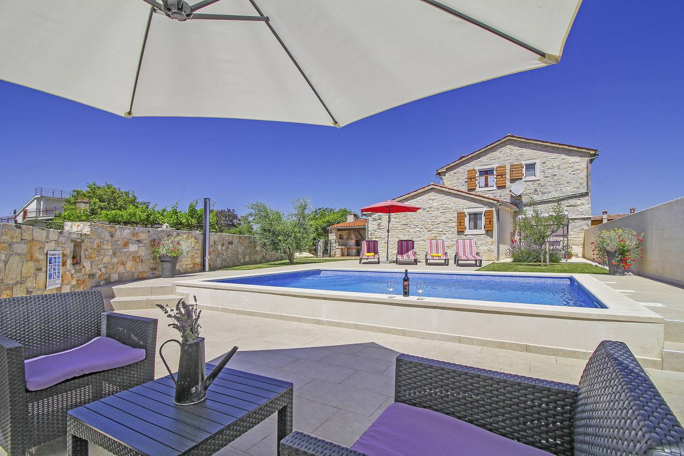 Ferienhaus Dolores * eingezäunter Garten, privater Pool, Grill, Wlan in Marčana, Südküste Istrien