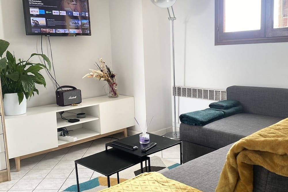 Entire apartment, Appartement Proche de Paris La Défense in Houilles, Yvelines