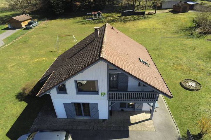Gîte pour 8 personnes, avec balcon et jardin à Gerbamont