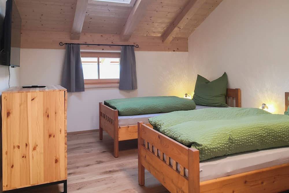 Ganze Wohnung, Ferienwohnung 2 mit Balkon für max. 6 Personen in Seebruck, Chiemsee