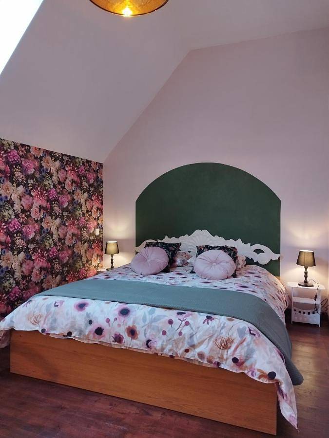 Location de vacances pour 2 personnes, avec vue et jardin à Boyer - 2