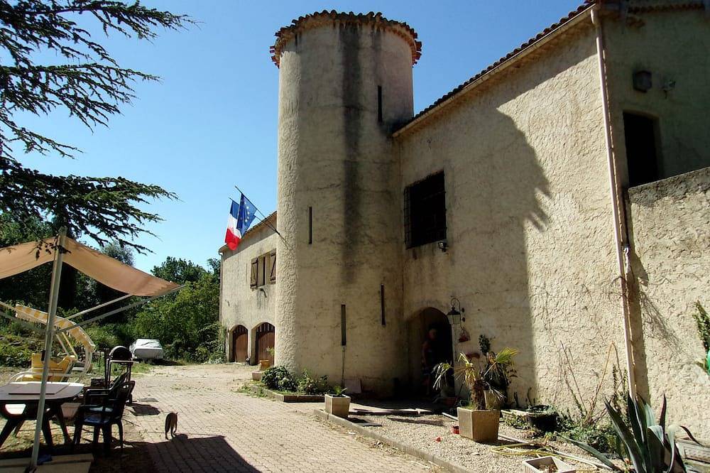 Bed and breakfast La Tour 4 people. in Bagnols-en-Forêt, Draguignan region