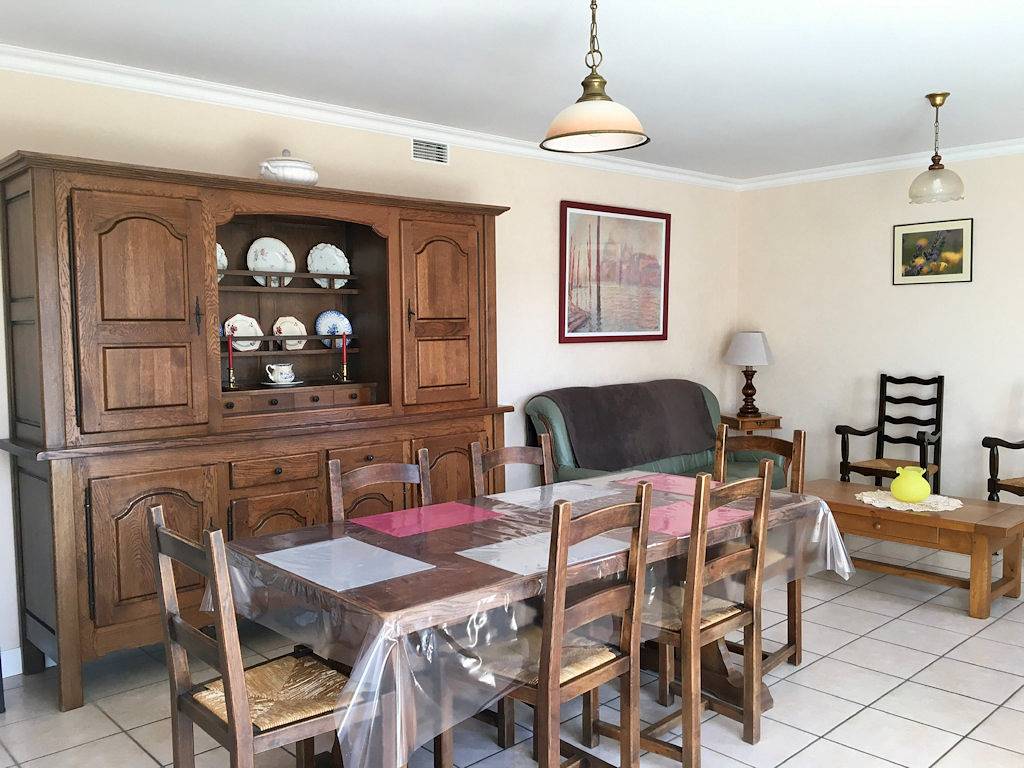 Maison plain-pied pour 6 personnes avec grand jardin in Marmanhac, Région d'Aurillac