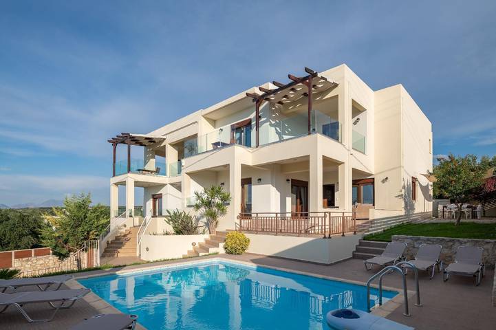Holiday rental for 13 people, with garden and balcony as well as pool in Rethymnon