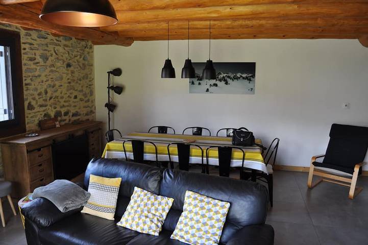 Gîte pour 8 personnes, avec jardin et balcon à Loudervielle