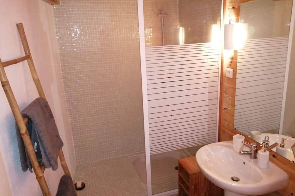 Entire apartment, Gîte \"tilo\" Dans Propriété Face au Lac du Salagou in Liausson, Lodève region