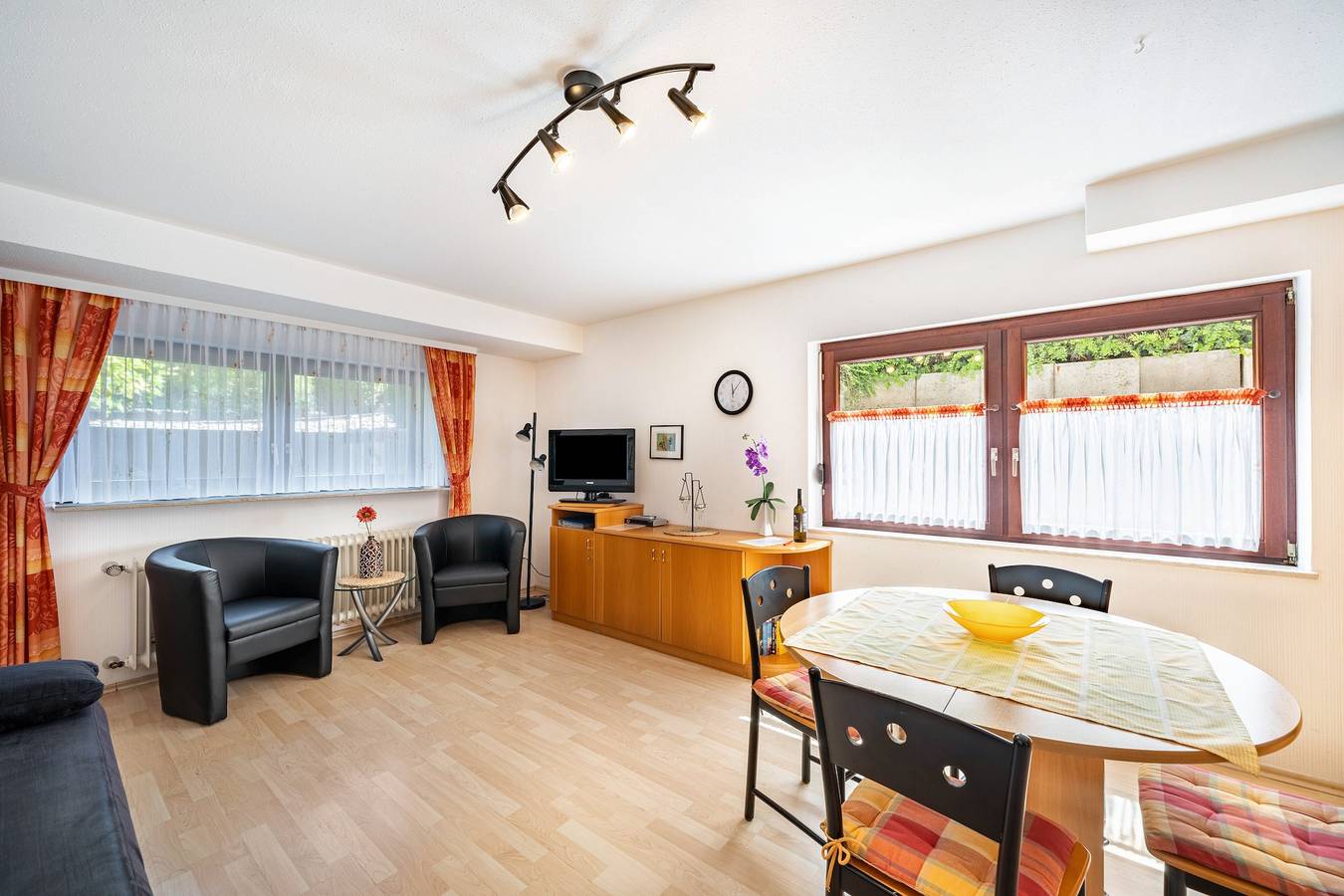 Appartamento intero, Appartamento '1' con terrazza condivisa, giardino condiviso e Wi-Fi in Endingen am Kaiserstuhl, Endingen