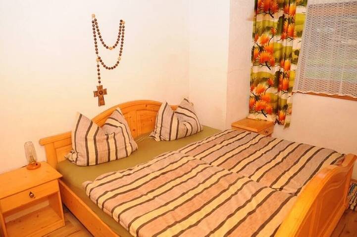 Ferienwohnung für 4 Personen, mit Sauna und Garten sowie Balkon in Böbrach