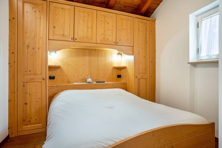 Emma Home holiday house with balcony and Wi-Fi in Mezzolombardo, Brenta group