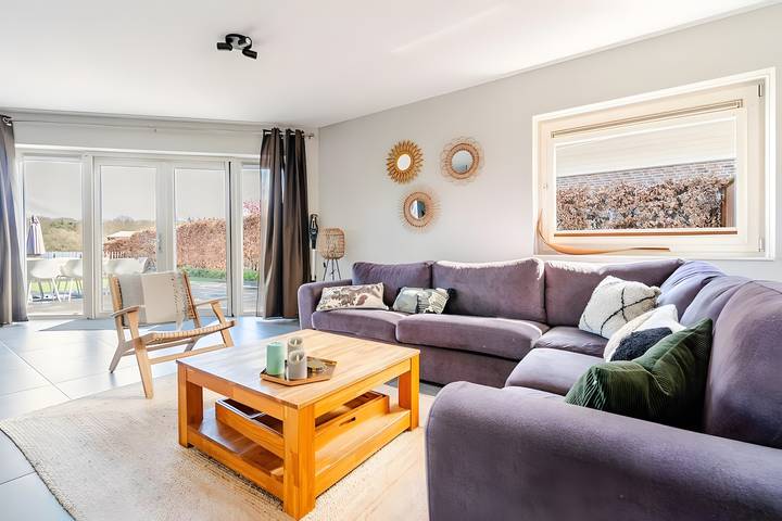 Holiday Home 'Beachvilla with Sauna' with Lake View, Wi-Fi and Air Conditioning in Twente