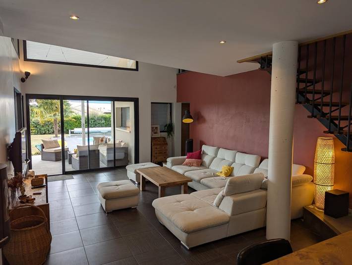 Gîte pour 10 personnes, avec piscine ainsi que jardin et terrasse, animaux acceptés en Charente - 3