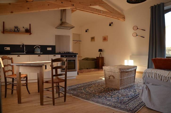 Chambre d’hôte pour 2 personnes, avec Jardin ainsi que Piscine et Vue à Montvendre