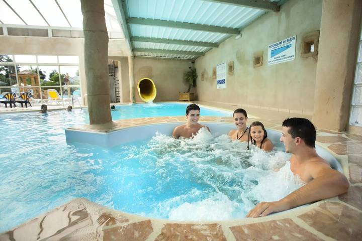 Camping pour 4 personnes, avec Terrasse et Piscine