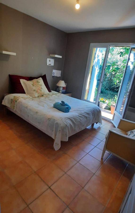 Location de vacances pour 7 personnes, avec jardin ainsi que vue et piscine à Collobrières - 3