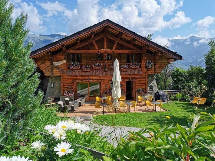 Chambre d’hôte pour 2 personnes, avec jacuzzi ainsi que jardin et sauna