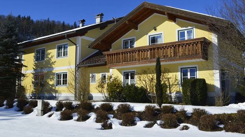 Vakantiewoning voor 4 personen, with uitzicht and tuin as well as terras in Strobl