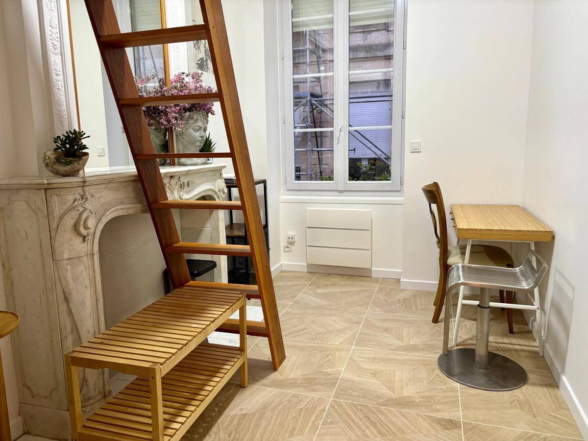 Appartement de vacances entier, Double Room with Private Bathroom in Bordeaux, Région de Bordeaux
