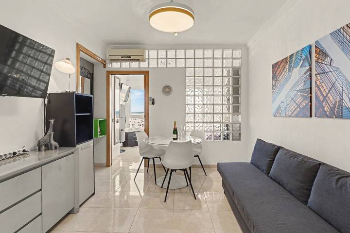 Ganze Wohnung, Apartment 'La Colina' mit Meerblick, WLAN und Klimaanlage in La Colina Torremolinos, Torremolinos