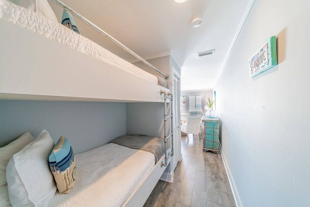 Ganze Wohnung, Quaint Gulf Front Condo | Leeward Ii Unit 5 | Seagrove Beach | Private Beach! in Emerald Coast