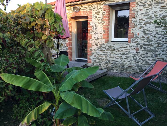 Gîte pour 6 personnes, avec jardin et piscine ainsi que terrasse et jacuzzi