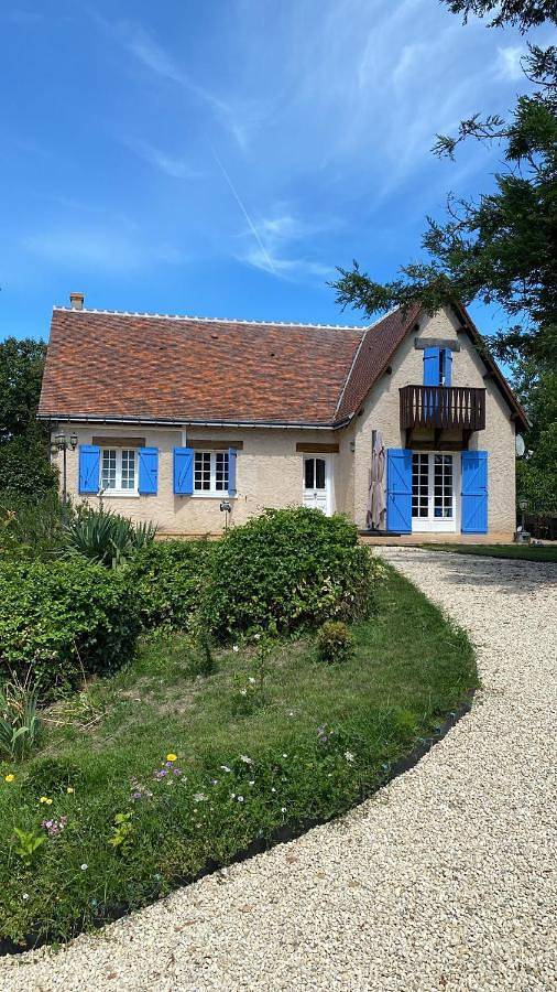 Location de vacances pour 8 personnes, avec vue et jardin, animaux acceptés à Saint-Benoît-la-Forêt