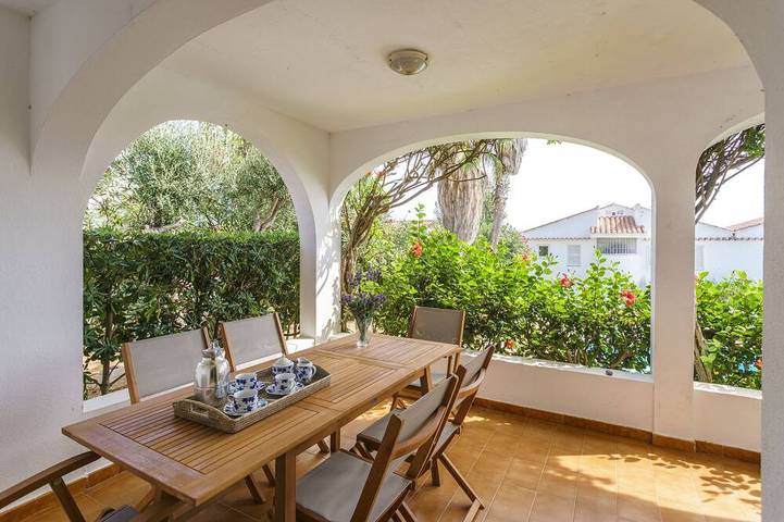 Ferienhaus für 6 Personen, mit Balkon und Garten sowie Pool